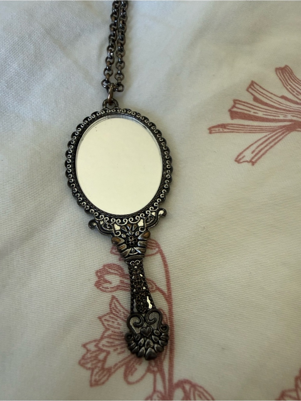 Vintage-Style Hand Mirror Pendant Necklace - Antique Silver Tone